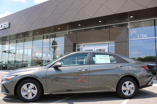 Amazon Gray 2026 Hyundai ELANTRA SE