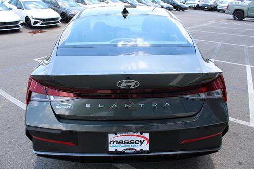 Amazon Gray 2026 Hyundai ELANTRA SE