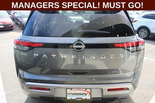 2022 Nissan Pathfinder Platinum