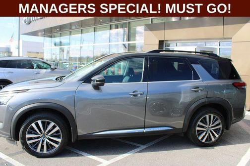 2022 Nissan Pathfinder Platinum