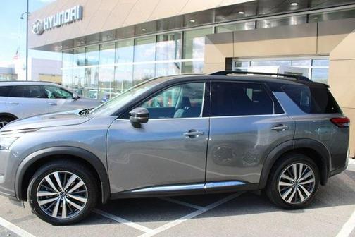 2022 Nissan Pathfinder Platinum