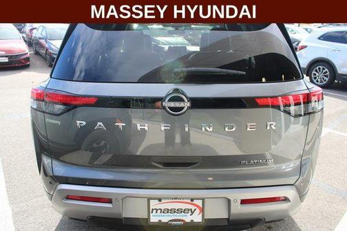 2022 Nissan Pathfinder Platinum