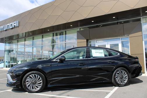 2025 Hyundai SONATA Hybrid Limited