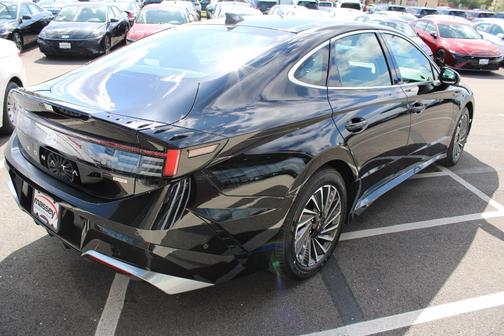 2025 Hyundai SONATA Hybrid Limited