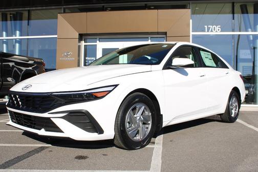 2025 Hyundai ELANTRA SE