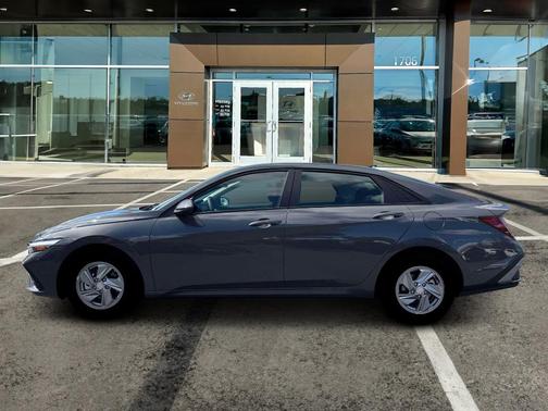 Gray 2026 Hyundai ELANTRA SE