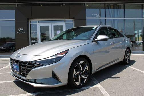 Shimmering Silver Pearl 2023 Hyundai ELANTRA Limited