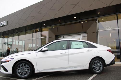 2026 Hyundai ELANTRA HEV Blue