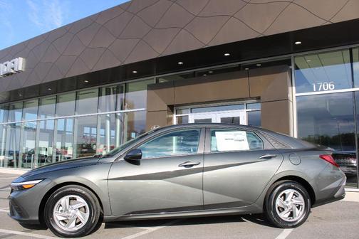 Amazon Gray 2026 Hyundai ELANTRA SE