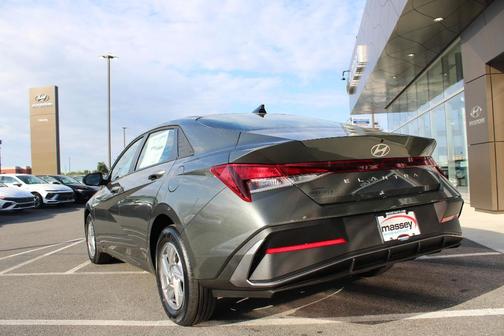 Amazon Gray 2026 Hyundai ELANTRA SE