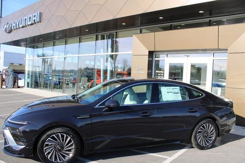 2026 Hyundai SONATA Hybrid Limited