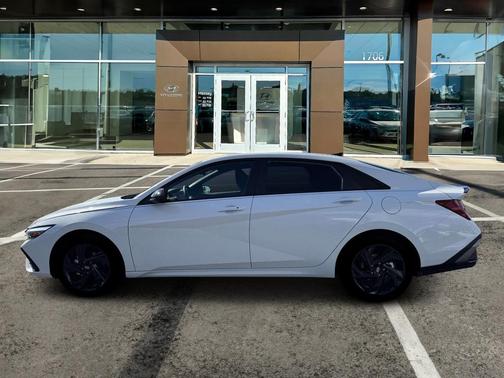 2026 Hyundai ELANTRA HEV SEL Sport