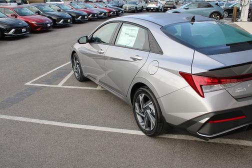 2025 Hyundai ELANTRA HEV SEL Sport