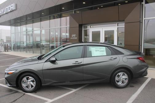 2025 Hyundai ELANTRA SE
