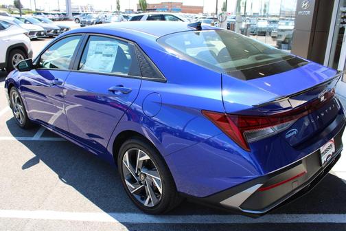 2025 Hyundai ELANTRA HEV SEL Sport