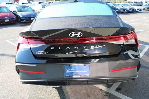 2025 Hyundai ELANTRA SE