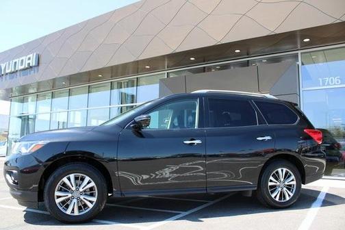 2020 Nissan Pathfinder SL