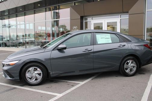 2025 Hyundai ELANTRA SE