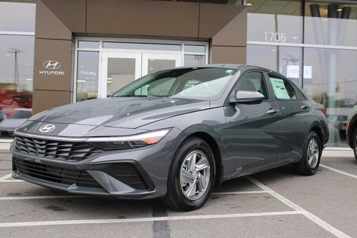 2025 Hyundai ELANTRA SE