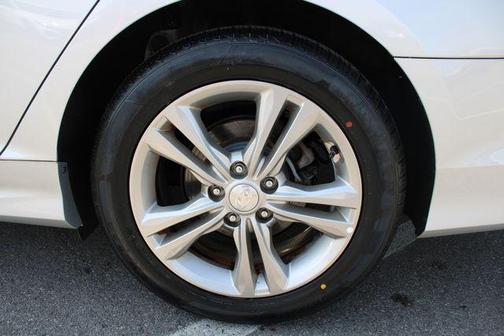 Symphony Silver 2018 Hyundai SONATA SEL