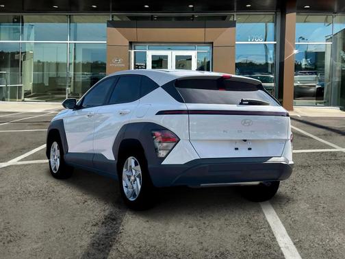 2026 Hyundai KONA SE