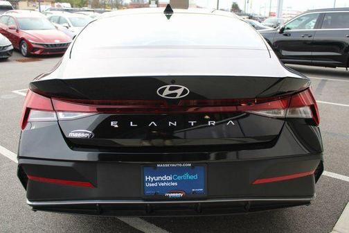2025 Hyundai ELANTRA SE