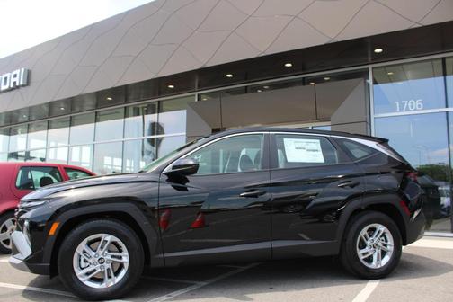 Phantom Black 2026 Hyundai TUCSON SE