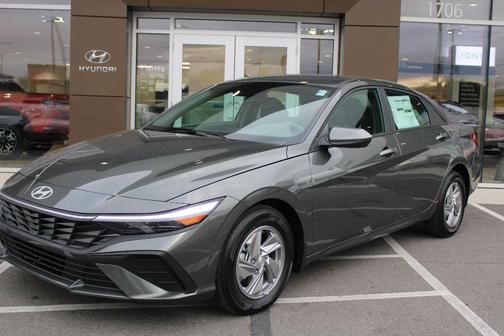 2026 Hyundai ELANTRA SE