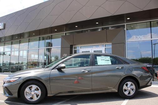Amazon Gray 2026 Hyundai ELANTRA SE