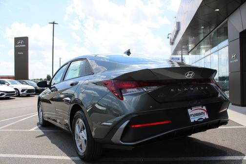 Amazon Gray 2026 Hyundai ELANTRA SE