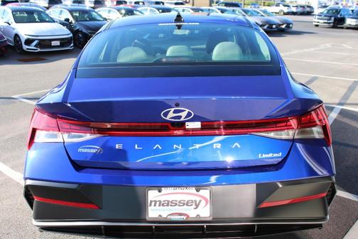 2025 Hyundai ELANTRA Limited