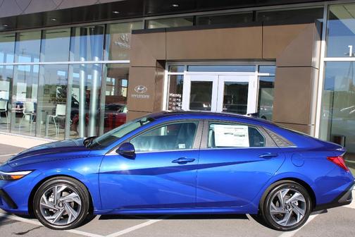 2025 Hyundai ELANTRA Limited
