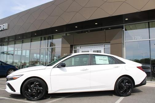 Serenity White Pearl 2026 Hyundai ELANTRA SEL Sport