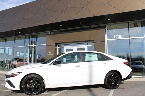Serenity White Pearl 2026 Hyundai ELANTRA SEL Sport