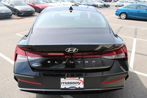 Black 2026 Hyundai ELANTRA SE