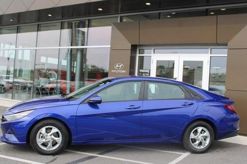 2022 Hyundai ELANTRA SE