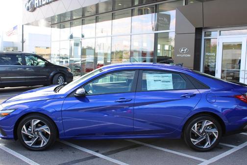 2025 Hyundai ELANTRA SEL Sport