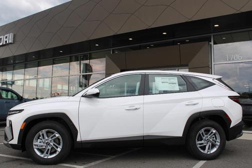 Serenity White Pearl 2026 Hyundai TUCSON SE