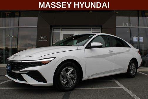 2025 Hyundai ELANTRA SE