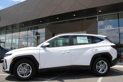 Serenity White Pearl 2026 Hyundai TUCSON SE