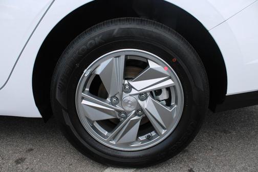 White 2026 Hyundai ELANTRA SE