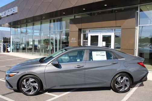 2025 Hyundai ELANTRA Limited