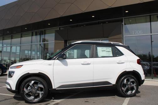 Lunar White 2026 Hyundai VENUE SEL