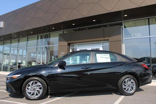 2025 Hyundai ELANTRA HEV Blue