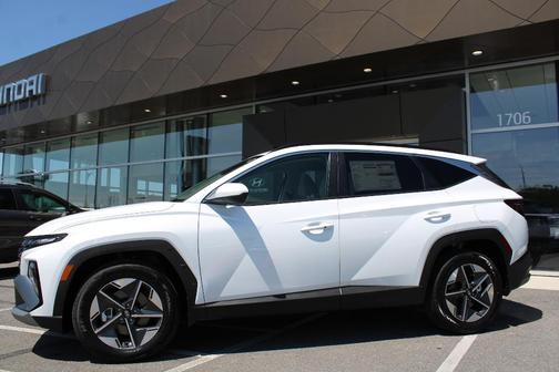 Pearl 2026 Hyundai TUCSON Hybrid SEL