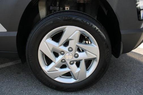 Cyber Gray Metallic 2025 Hyundai KONA SE