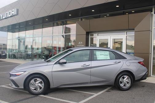 2025 Hyundai ELANTRA SE