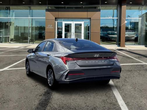 2026 Hyundai ELANTRA HEV SEL Sport