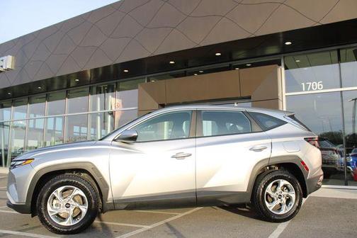 Shimmering Silver 2023 Hyundai TUCSON SE