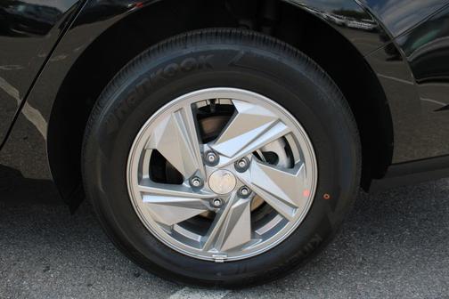 Black 2026 Hyundai ELANTRA SE